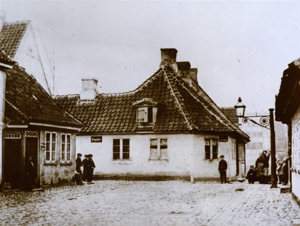 Fotografi: efter diapositiv af fødehjemmet (hjørnehuset), 1868